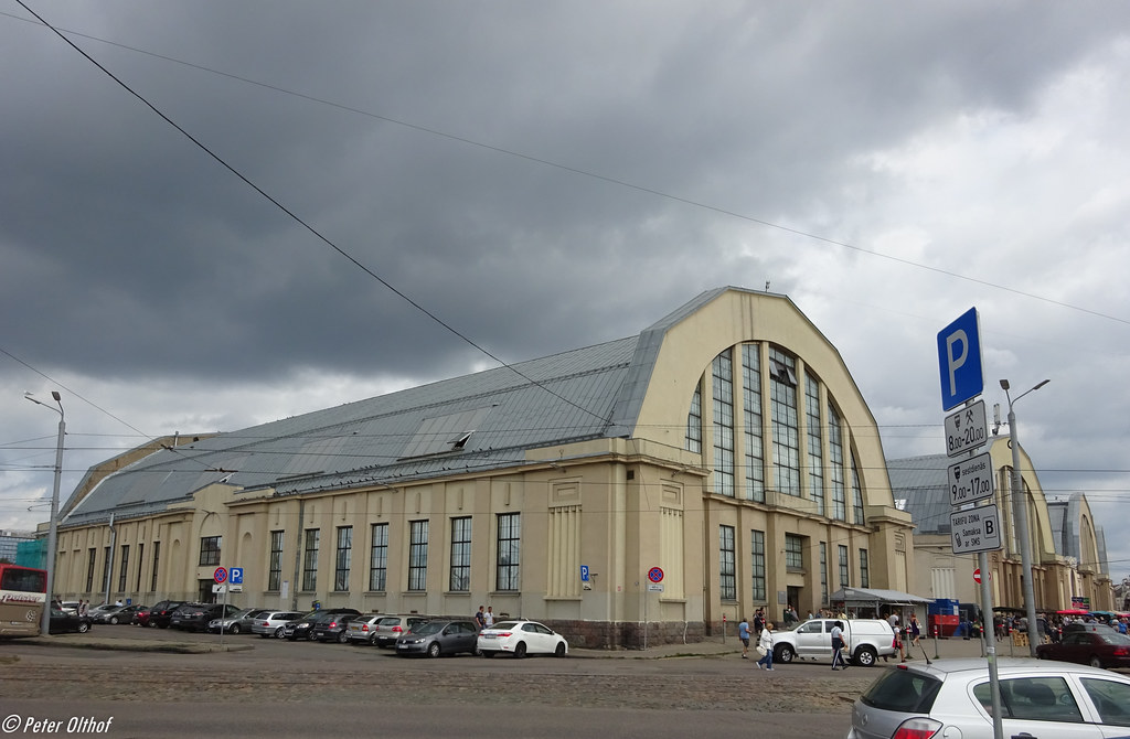 Modern siding installation showcasing professional craftsmanship and attention to detail